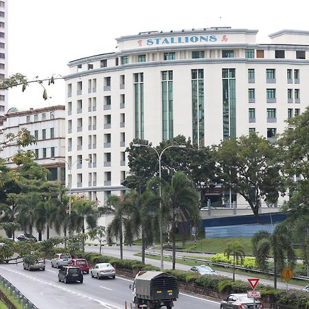 Stallions Suites Penang Jelutong Exterior foto