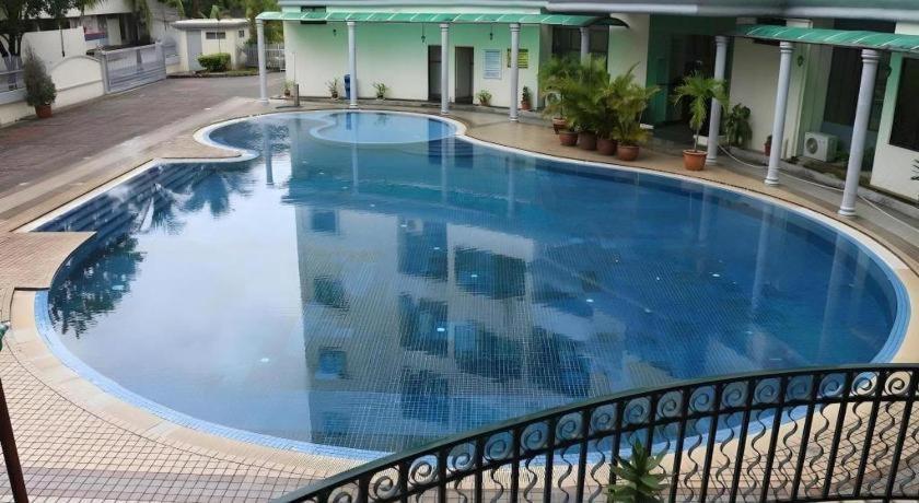 Stallions Suites Penang Jelutong Exterior foto